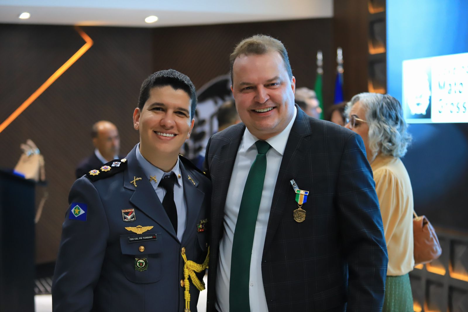 Medalha destaca ações de Max Russi no social