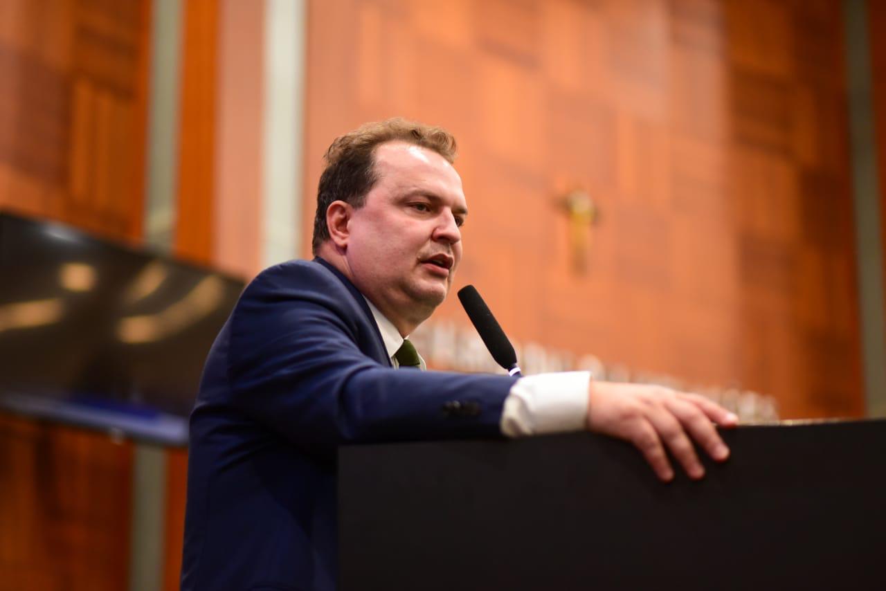 Max Russi endossa discurso de proteção à mulher: “Honra não é desculpa para feminicídio”