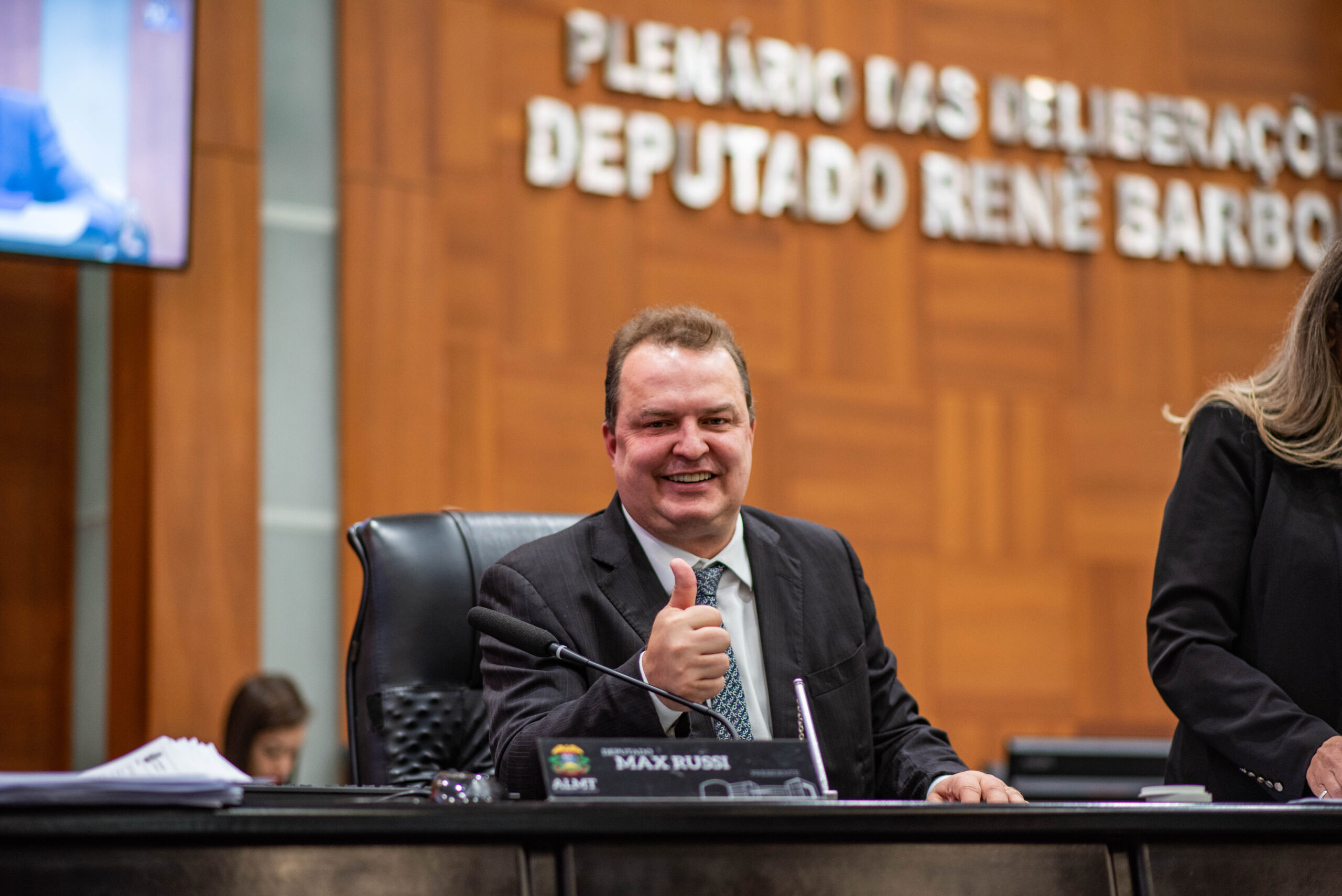 PL de Max Russi amplia acesso a benefícios sociais para “famílias invisíveis”