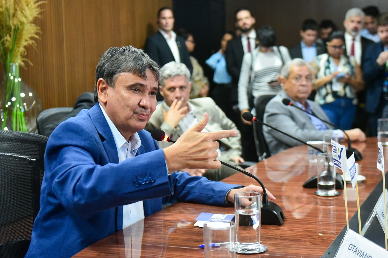 Max Russi pediu a ministro para manter o benefício para famílias em casos de aumento de renda.