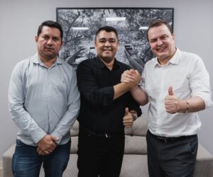 Junior Contador e Max Russi viabilizam van para Novo Santo Antônio