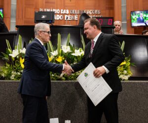 Max Russi e ministro do STJ abordam judicialização da saúde durante palestra