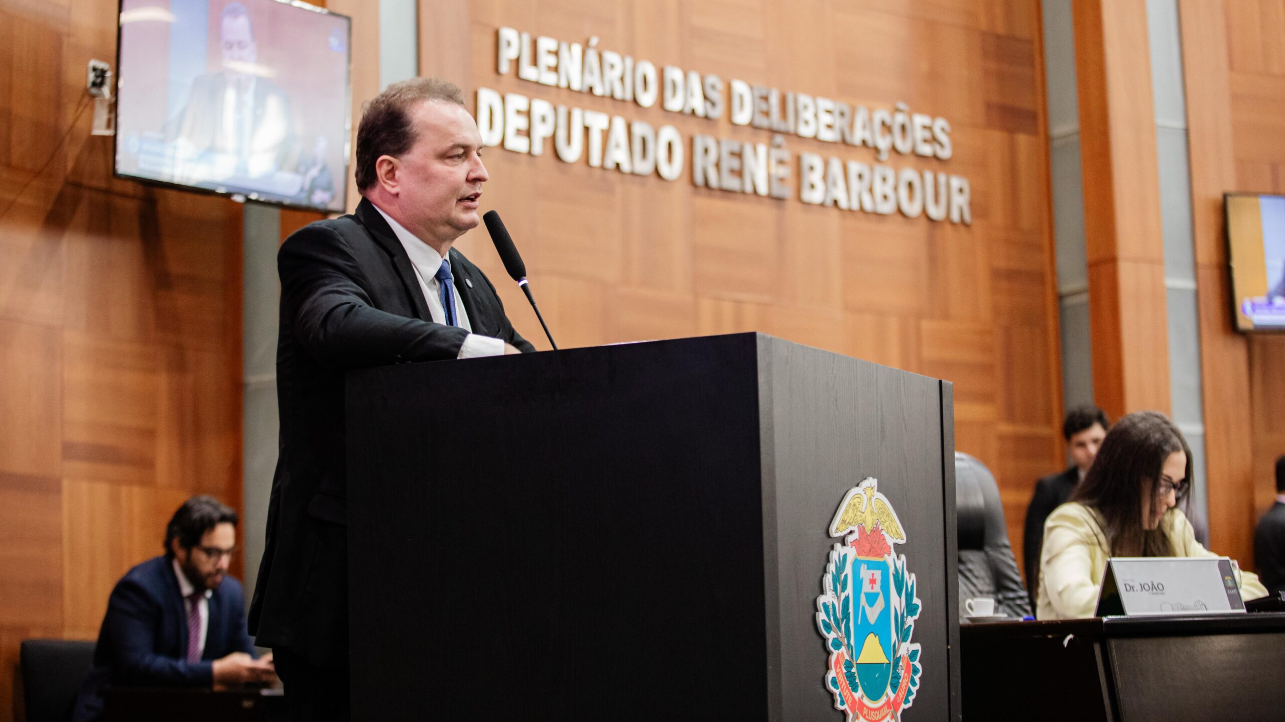 Max Russi cobra Nova Rota do Oeste e governo do Estado por obras inacabadas e ausência de área de escape na BR-163/364