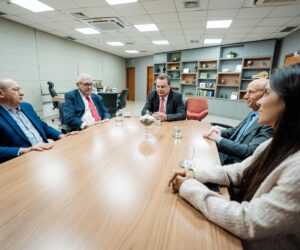 Max Russi recebe representantes de multinacional que apresenta projeto sustentável de fertilizante para Mato Grosso