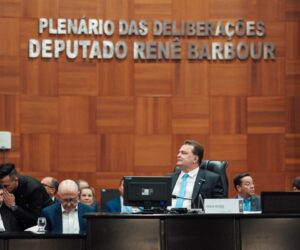 Max Russi marca os 190 anos da ALMT com discurso de responsabilidade