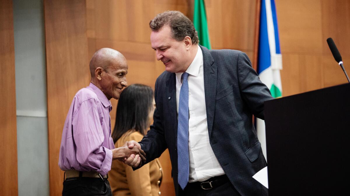 Presidente Max Russi homenageia servidores públicos da ALMT