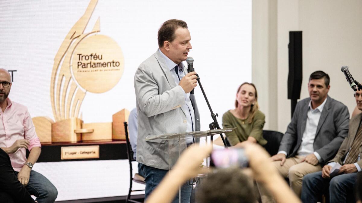 Deputado Max diz que jornalistas merecem reconhecimento