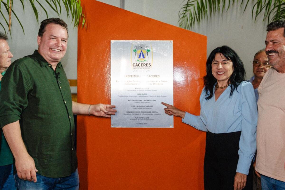 Moradores comemoram asfalto da Rua da Membeca em Cáceres com apoio do deputado Max Russi