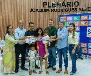 Deputado Max Russi participa de entrega de casas populares