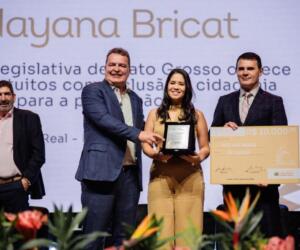 Presidente Max Russi entrega prêmios do 1º Troféu Parlamento de Jornalismo