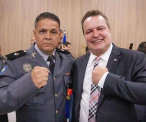 Deputado Max comemora promoção de subtenente e mais 24 militares da Operação Canguçu