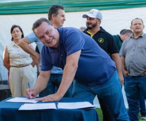 Em Santo Antônio do Leste, Max Russi une forças com governador para garantir asfalto e novos veículos ao município