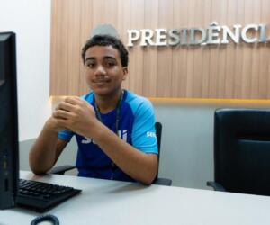 Da independência financeira ao aprendizado político: o impacto do jovem aprendiz na vida de Gustavo