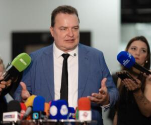 Max Russi defende direitos e piso salarial para 7 mil professores de creches