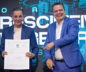 Deputado Max entrega Título de Cidadão Mato-Grossense ao coach Paulo Vieira em Cuiabá
