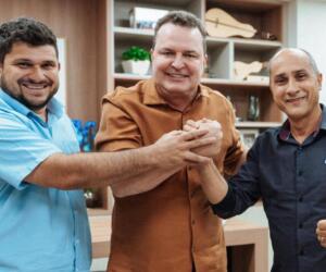 Max Russi destaca entrega de casas populares e investimentos na educação em Indiavaí