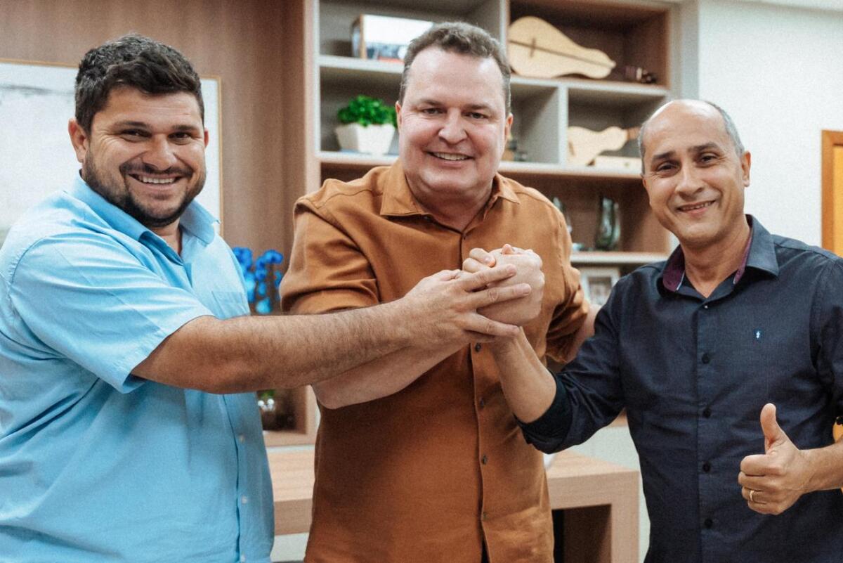 Max Russi destaca entrega de casas populares e investimentos na educação em Indiavaí
