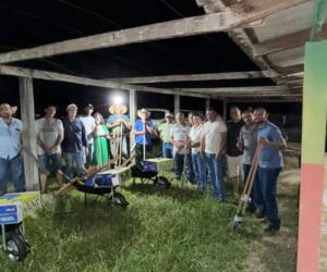 Parceria entre Max Russi e Seaf garante entrega de 25 kits de ferramentas para produtores de Comodoro