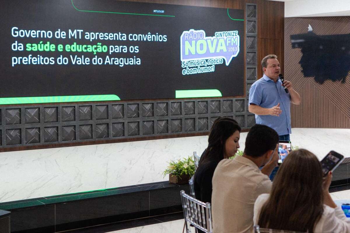 Prefeitos agradecem apoio de Max Russi durante assinatura de convênios no Palácio Paiaguás