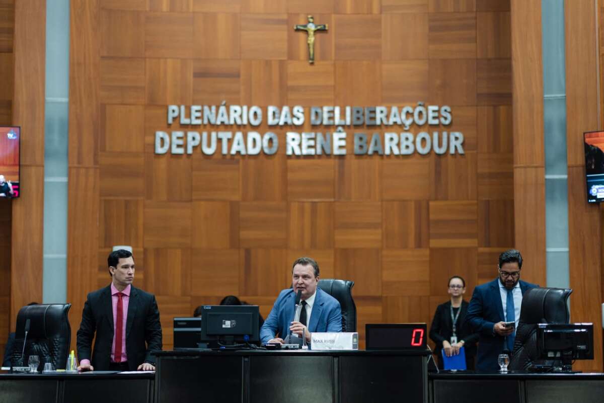 Projeto de Max que prevê Libras como critério de desempate em concursos avança na ALMT