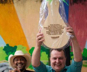 Max é homenageado por grupos de siriri e reforça compromisso com a cultura de Mato Grosso