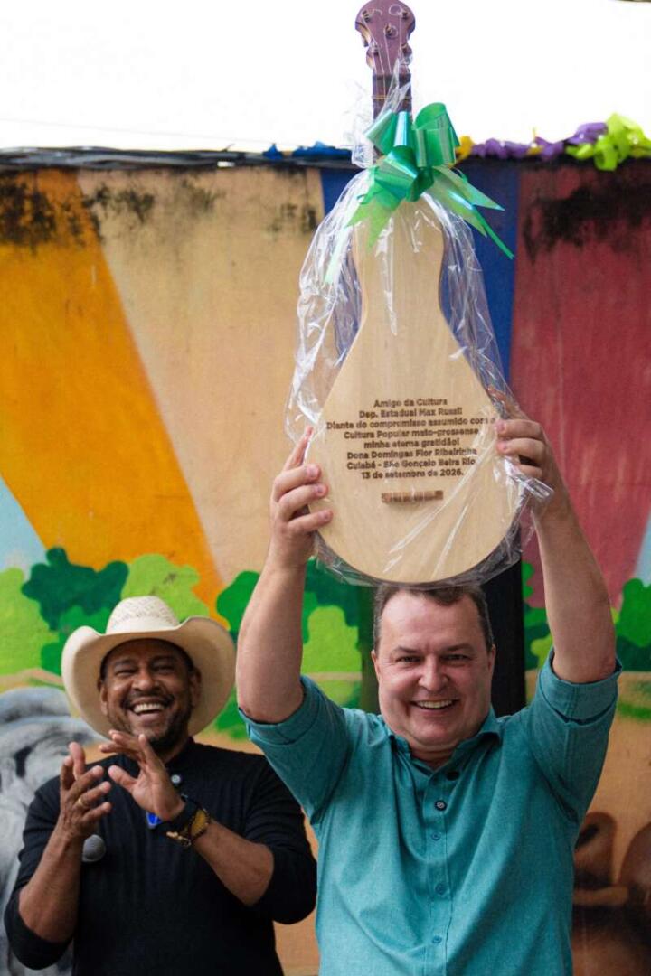 Max é homenageado por grupos de siriri e reforça compromisso com a cultura de Mato Grosso