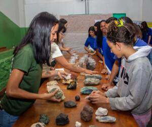 Estudantes conhecem do ouro à revolução tecnológica em projeto idealizado por Max Russi